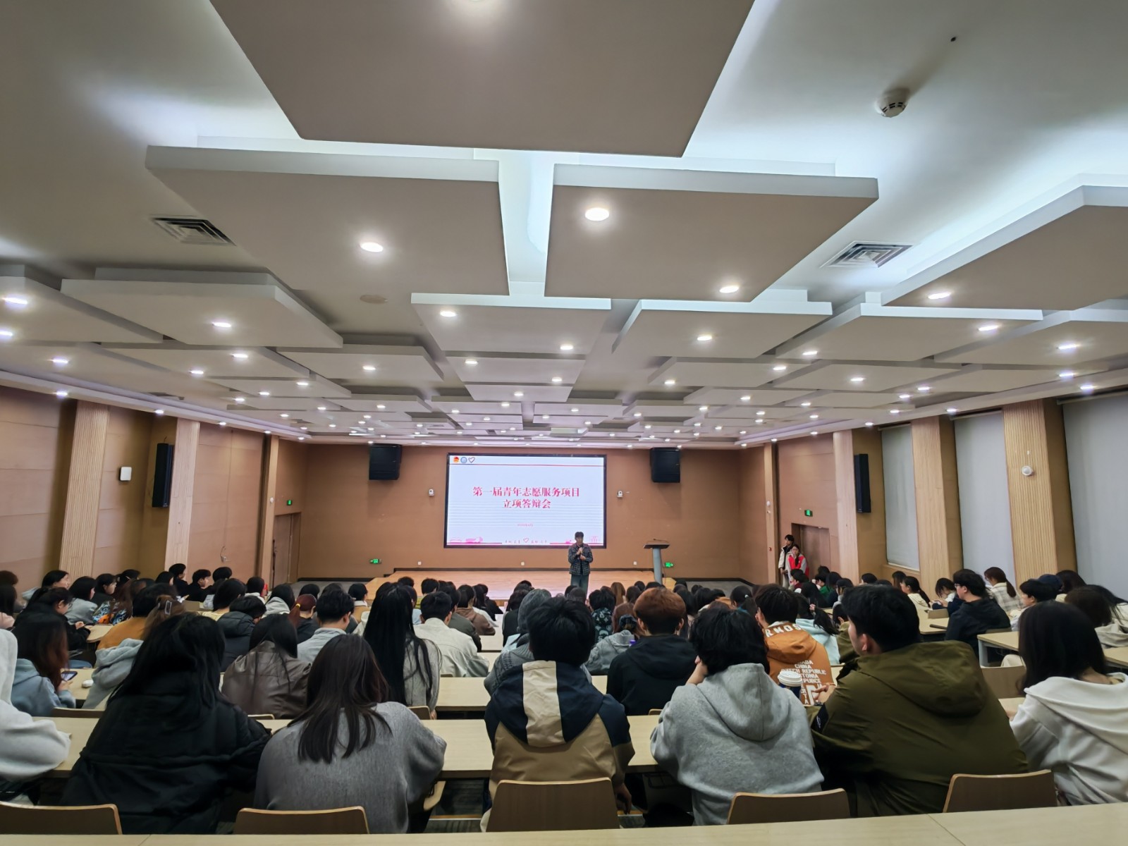 校青年志愿服务项目立项答辩会顺利举行