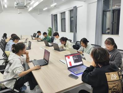 会议室里的人们描述已自动生成