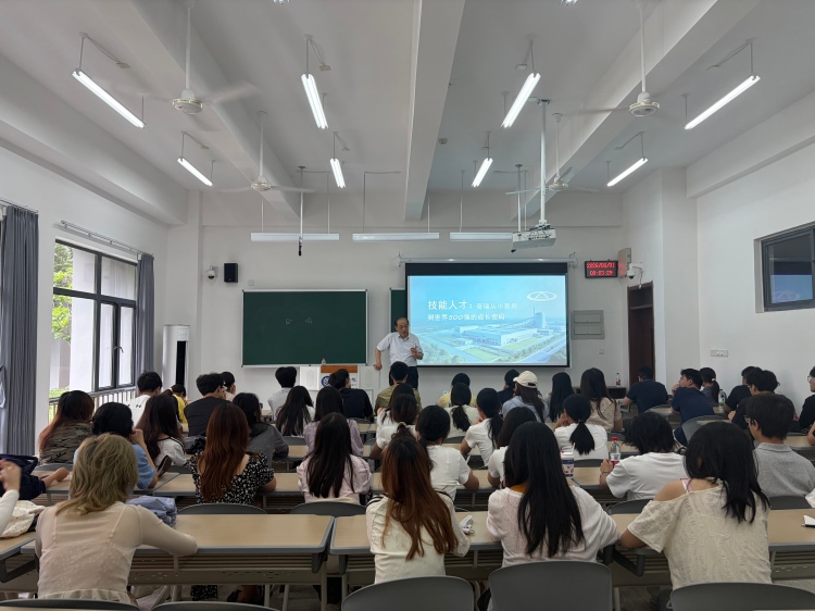 李康讲座照片1(宽750).jpg